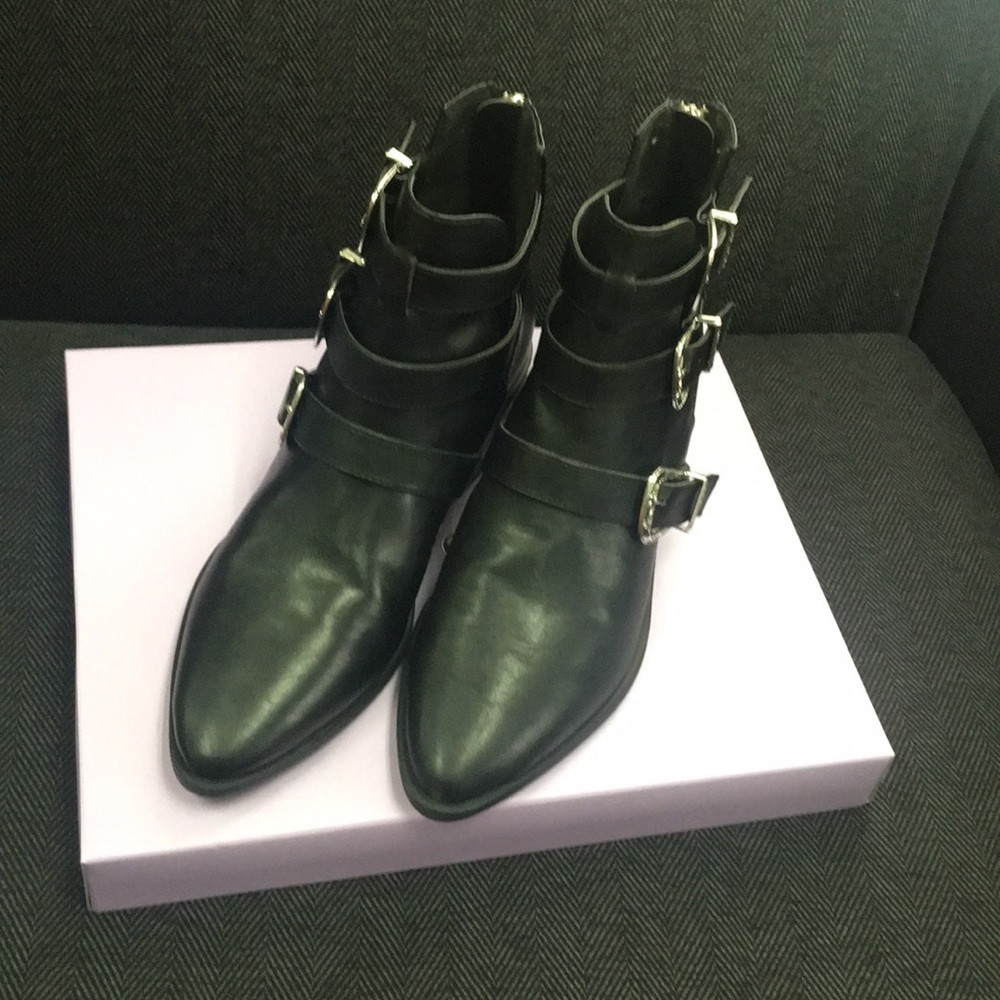 Madden Girl Boot Black 7.5. New In Box